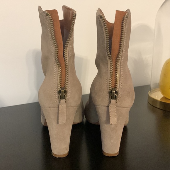 Suede beige Fall bootie - Picture 3 of 4